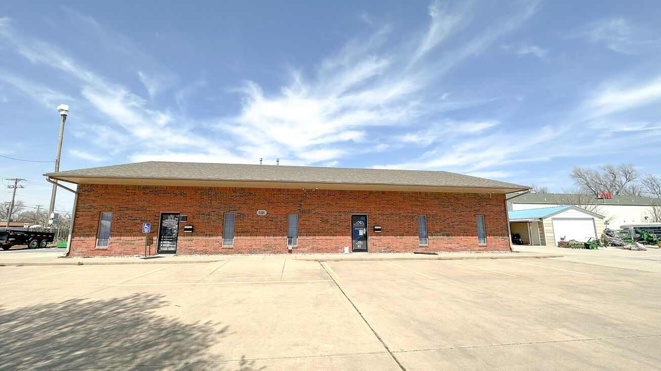 1912 E Diedrich Ave, Haysville, KS 67060