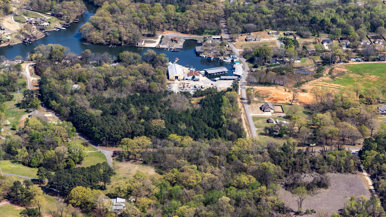 700 Tennessee River Dr, Muscle Shoals, AL 35661