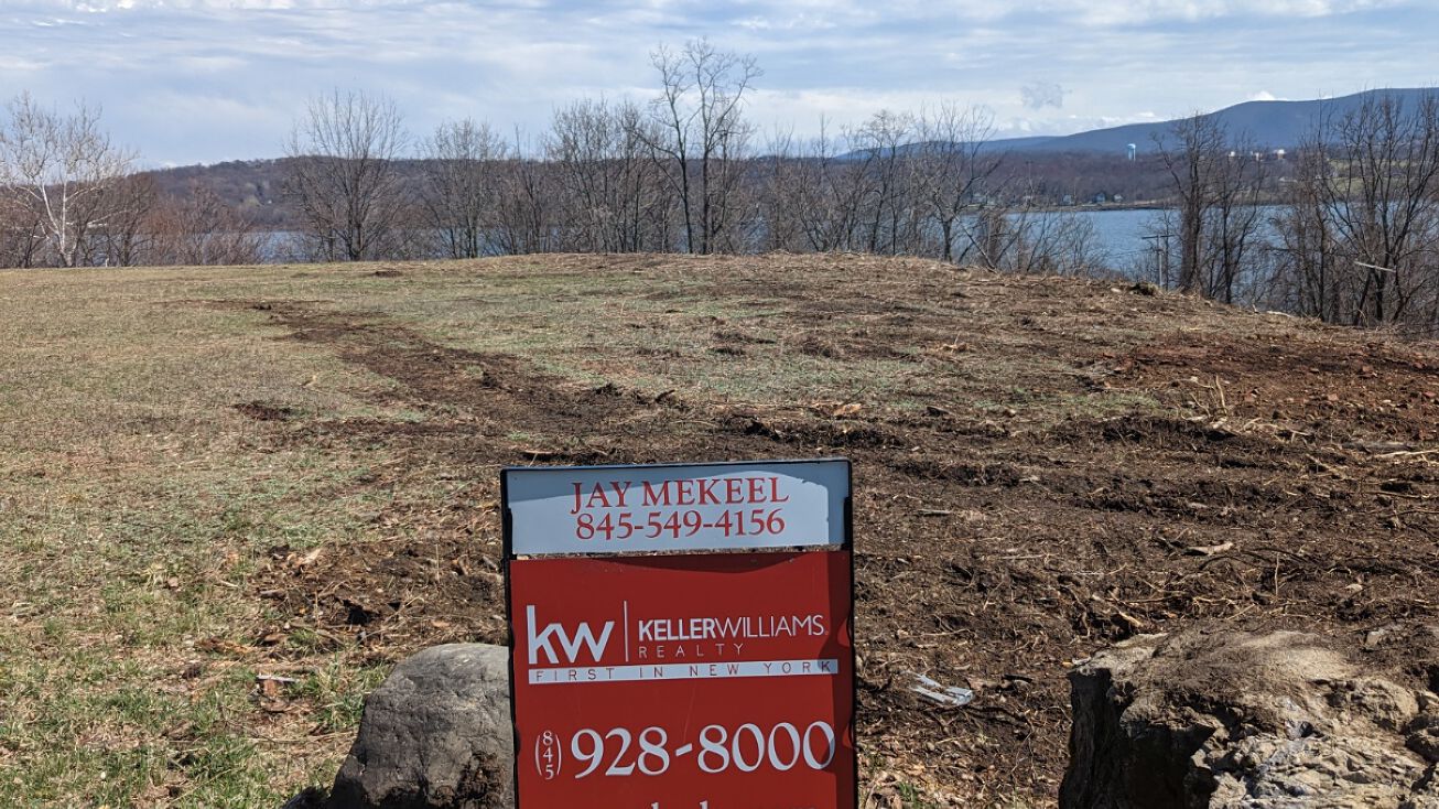 Oak St, Newburgh, NY 12550