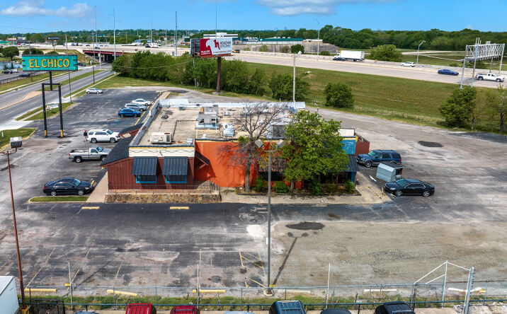 Pictures of Retail property located at 9825 E 21st St, Tulsa, OK 74129 for comps - image #1
