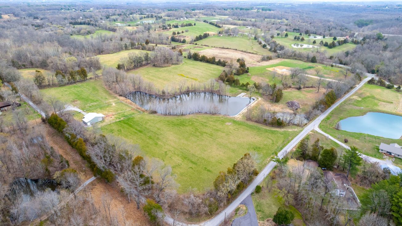 105 Midway Rd, Makanda, IL 62958