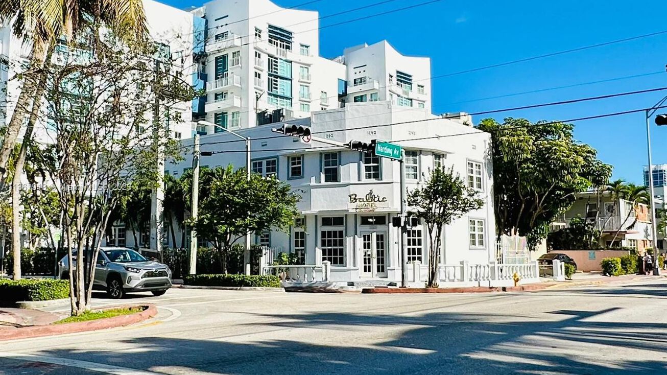 7643 Harding Ave Miami Beach - 1306x734 