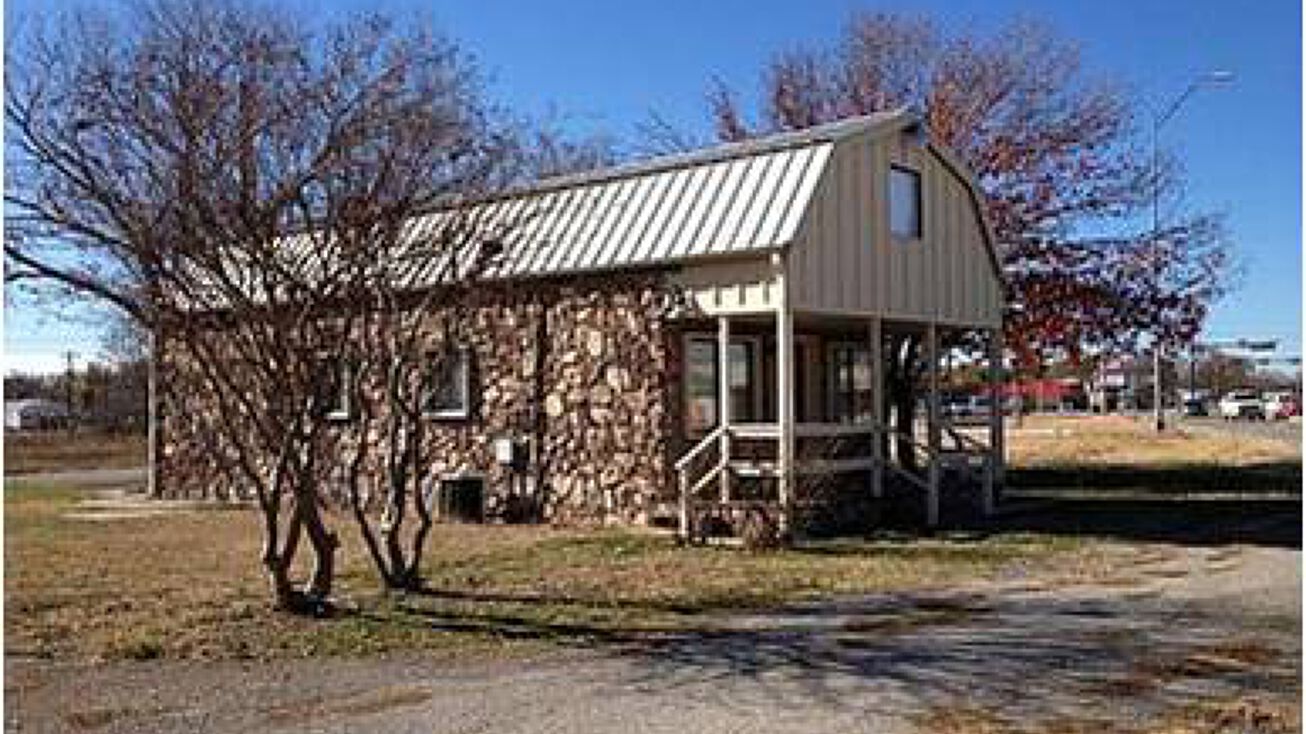 105 E Cedar Creek Pkwy, Seven Points, TX 75143