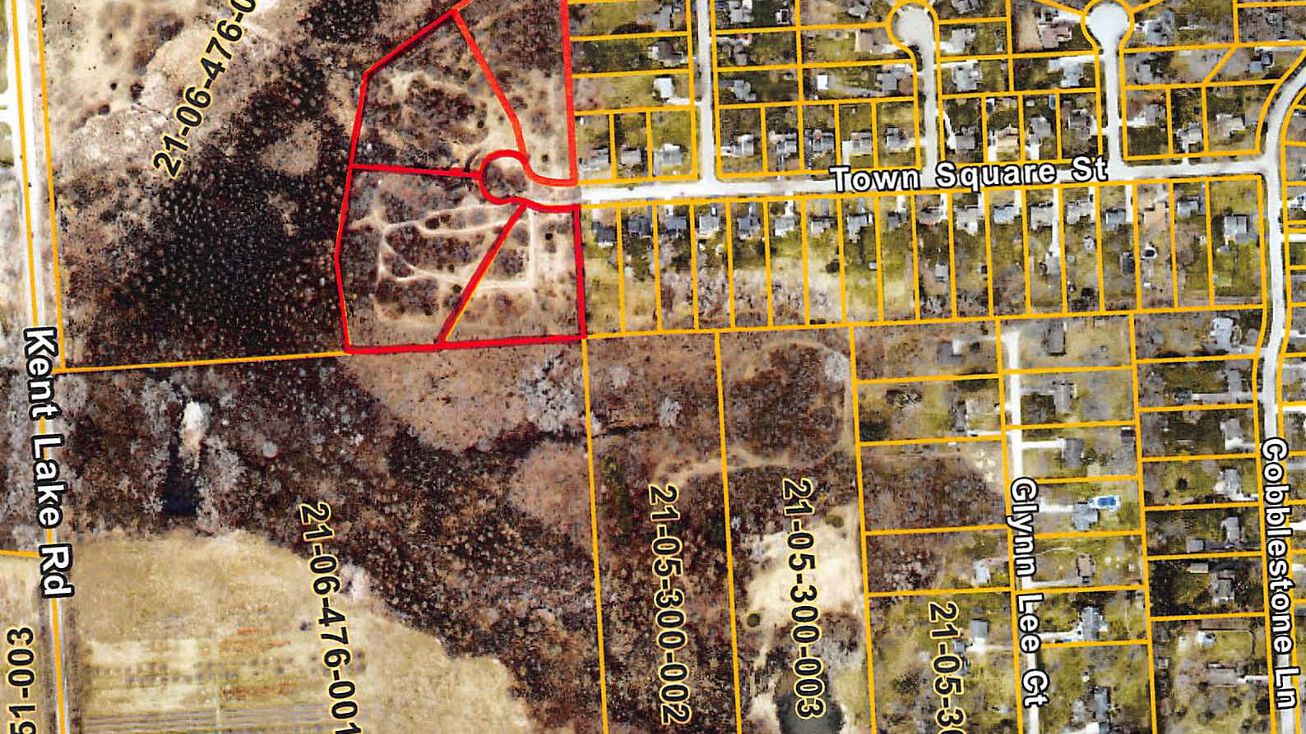 60644 Town Square St, Lyon Charter Township, MI 48165