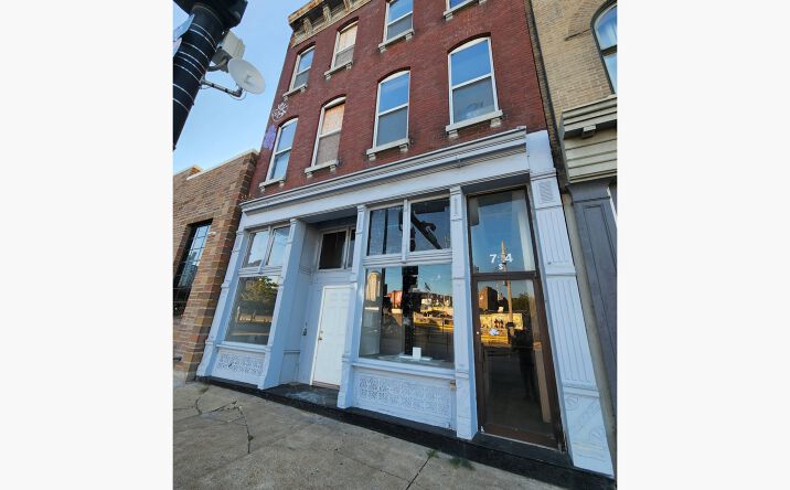 Pictures of Mixed Use, Multifamily, Retail property located at 754 S 4th Street, St. Louis, MO 63102 for sales - image #1