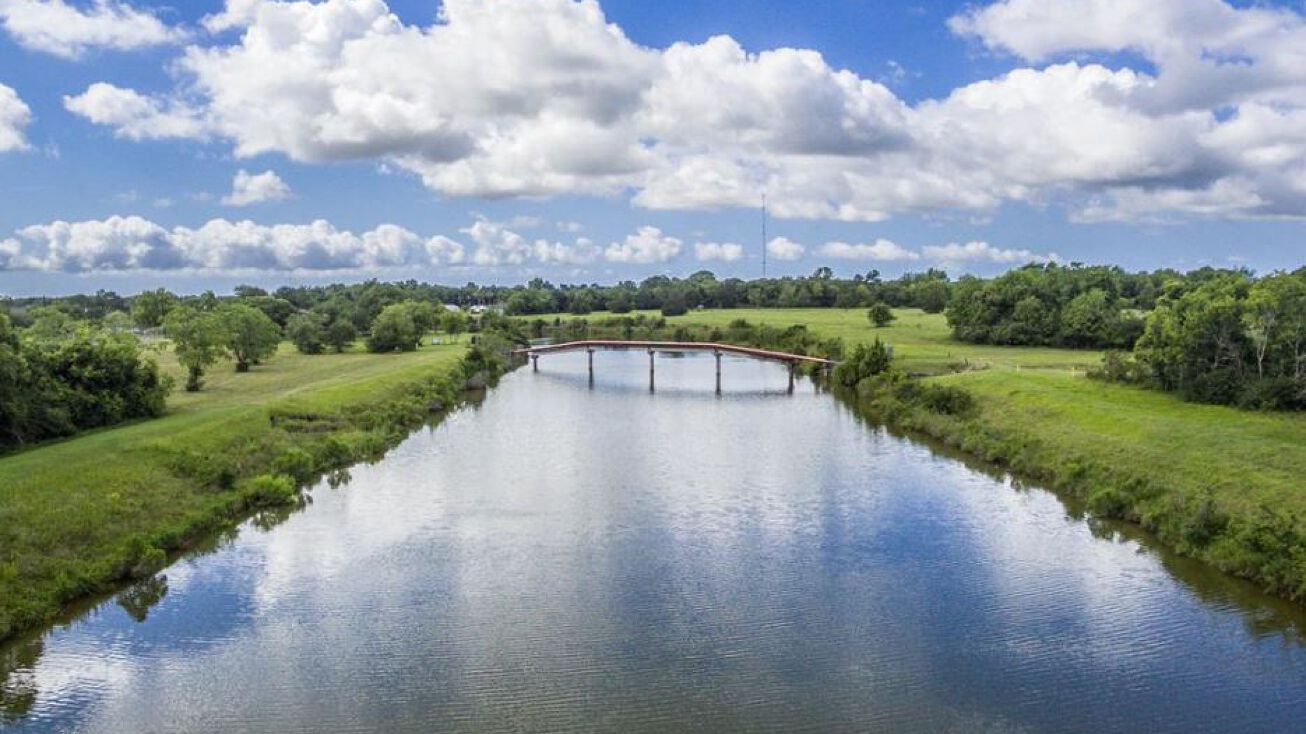 Custer St, Hitchcock, TX 77563