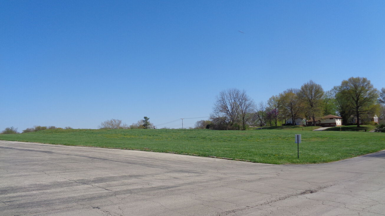 N Oak Trafficway, KCMO, MO 64118