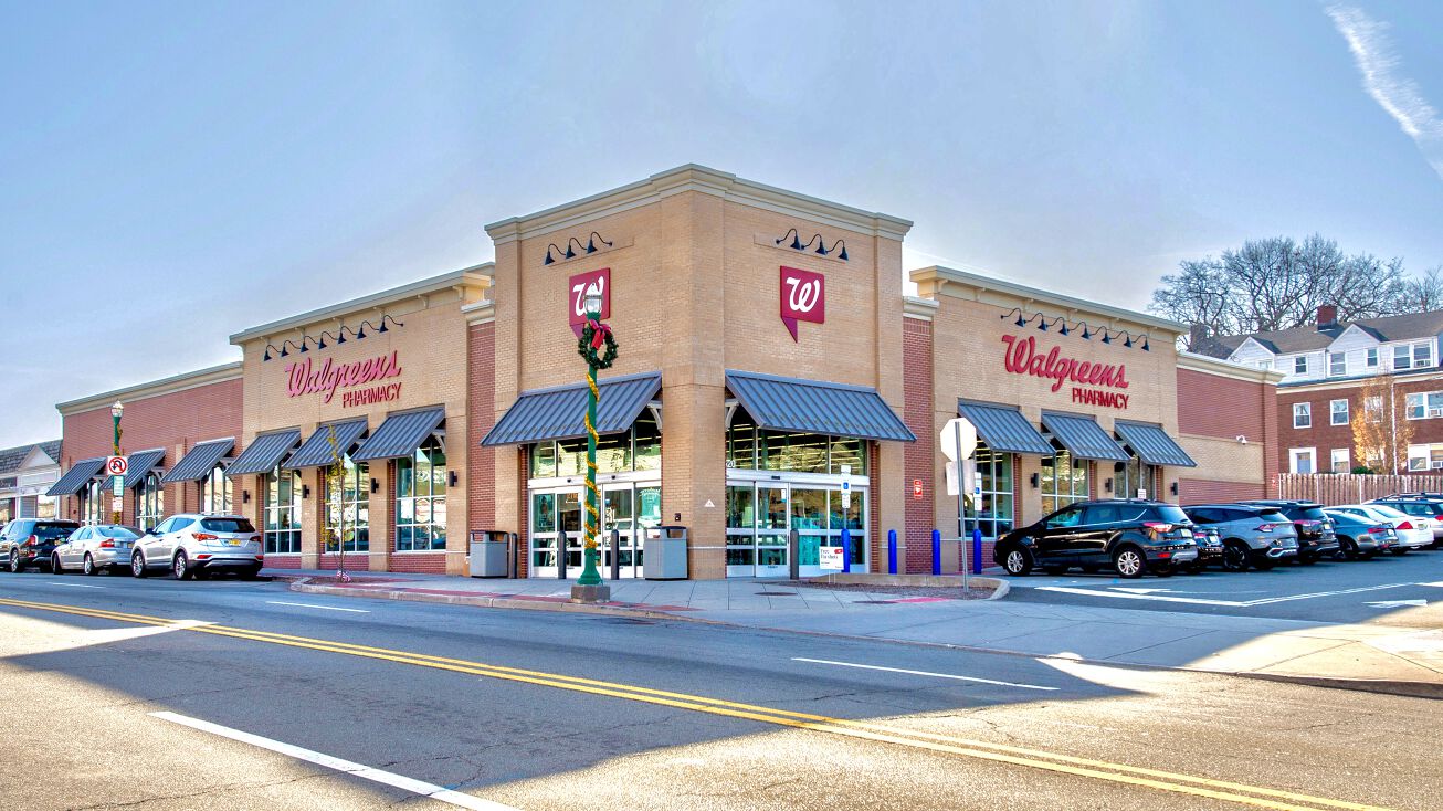 520 Cedar Ln, Teaneck, NJ 07666