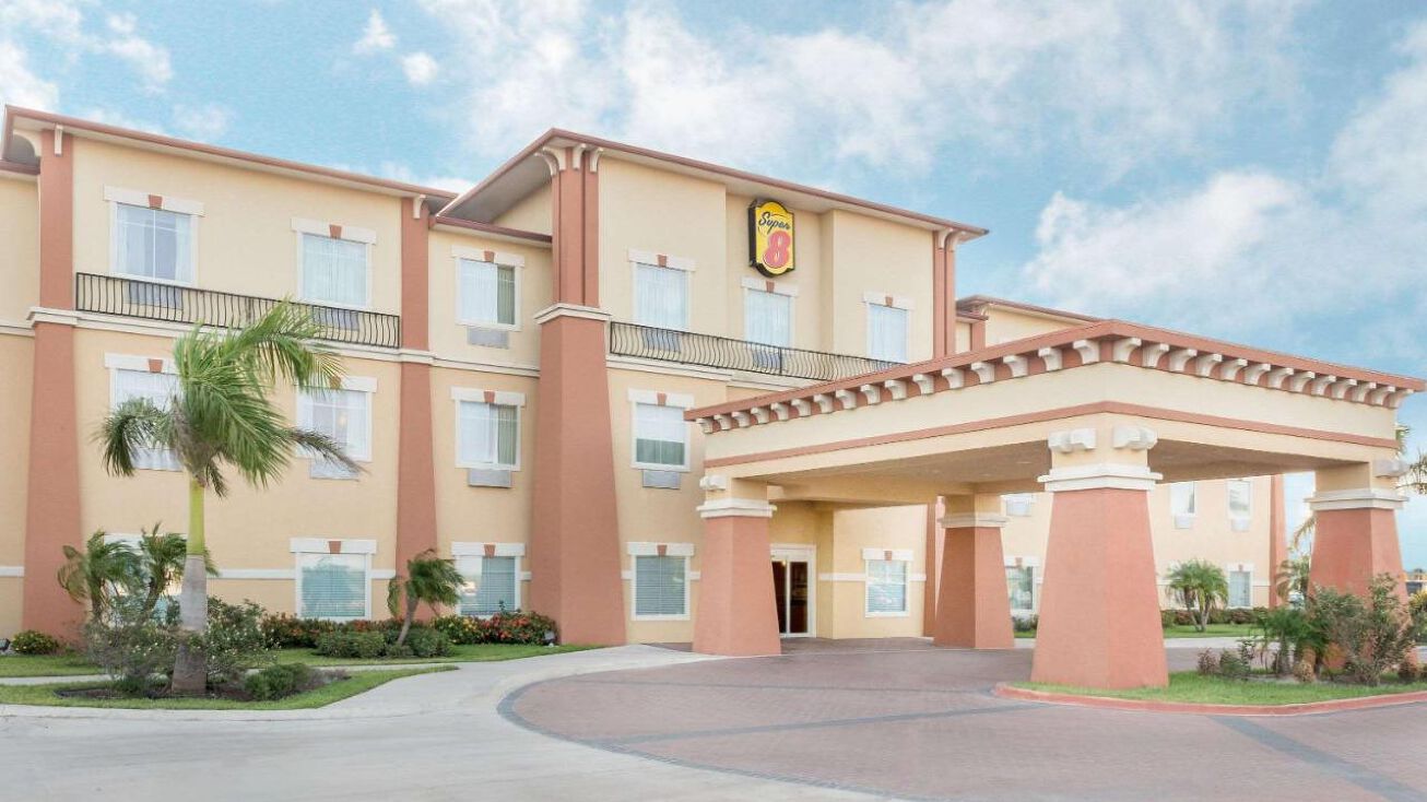 2520 N 10th St, Hidalgo, TX 78557