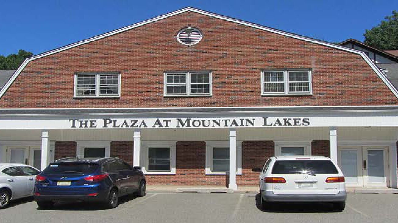 60 Midvale Rd, Mountain Lakes, NJ 07046