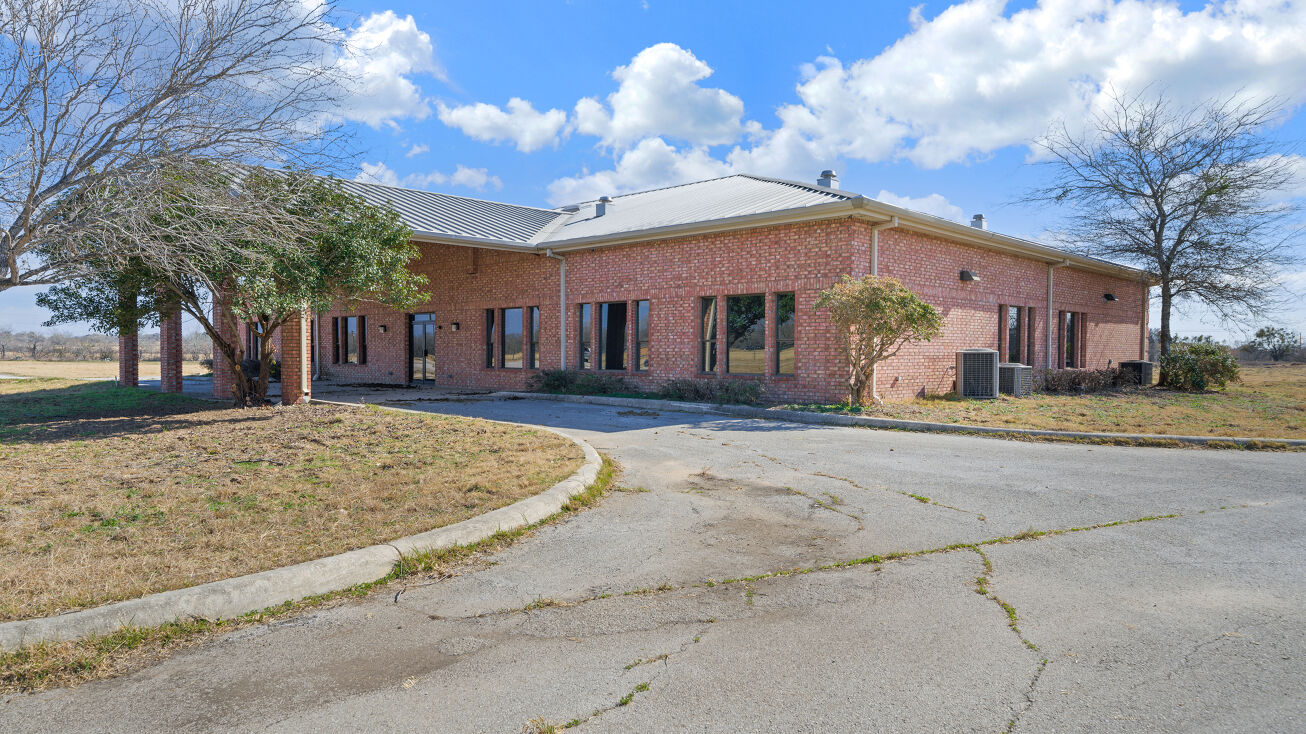 7704-s-loop-1604-e-elmendorf-tx-78112-crexi