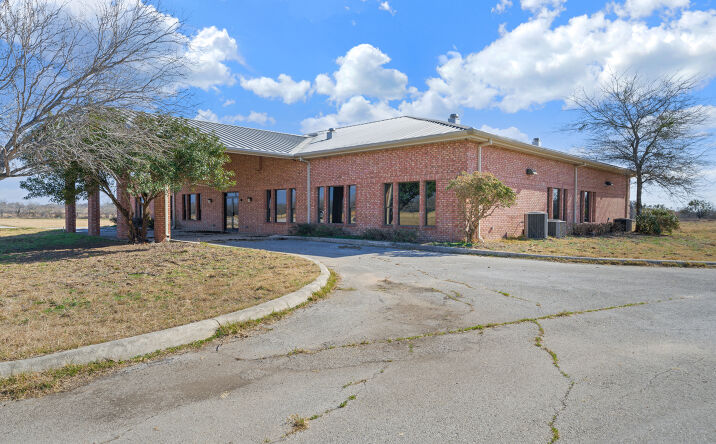 Pictures of Office property located at 7704 S Loop 1604 E, Elmendorf, TX 78112 for sales - image #1