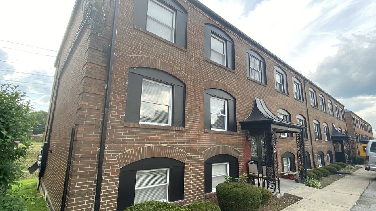 4900 Saddlebrook Ln, Louisville, KY 40216