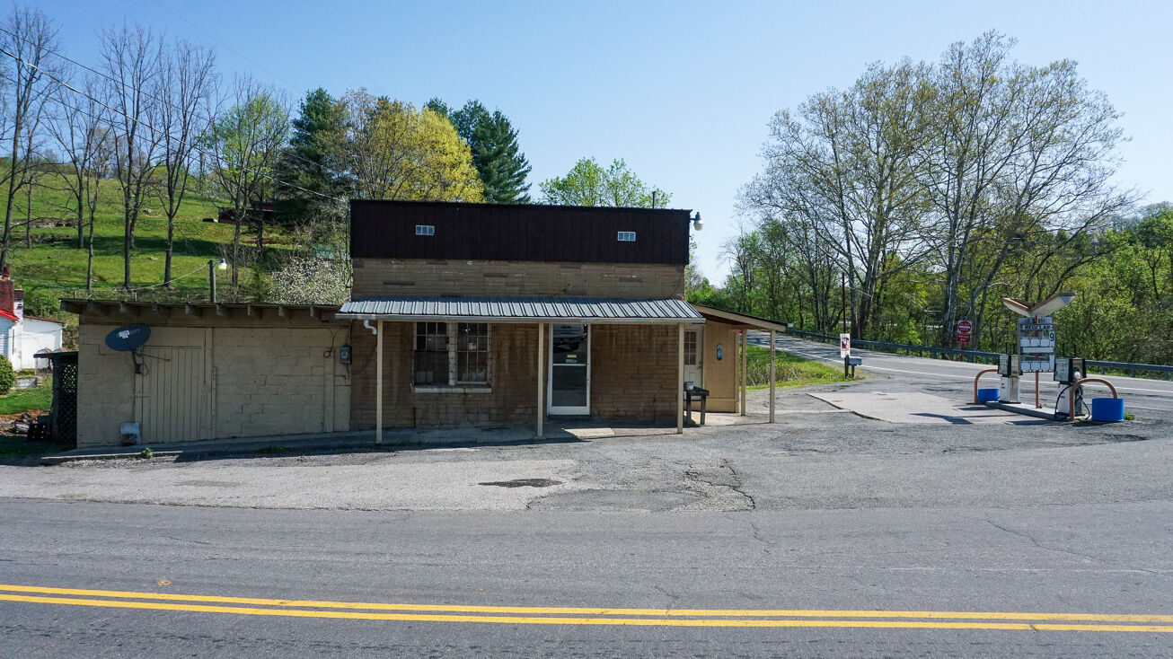 109 Wilburn Valley Rd, Pearisburg, VA 24134