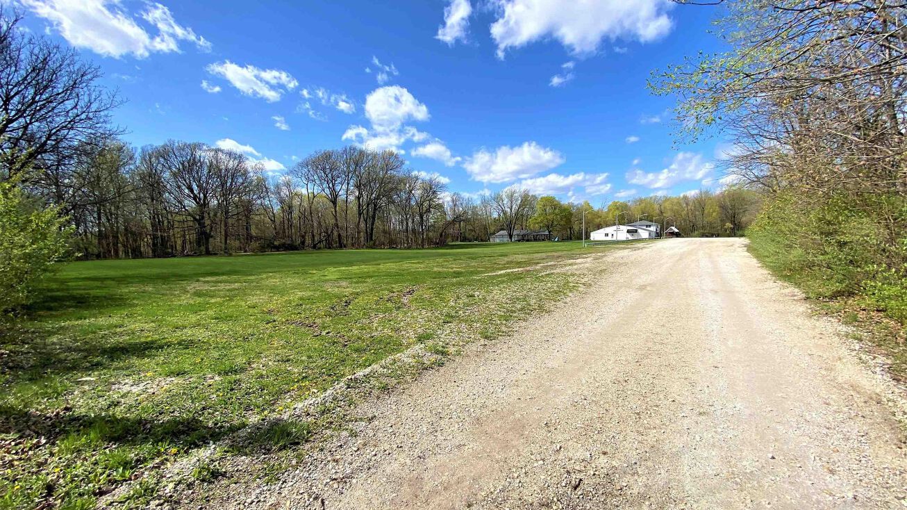 1839 1/2 Highview Rd, East Peoria, IL 61611