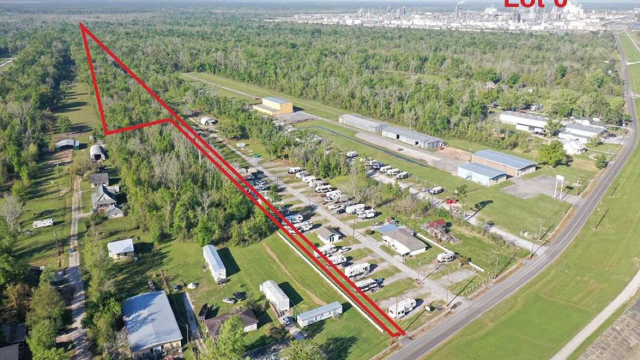 16179 River Rd, Hahnville, LA 70057