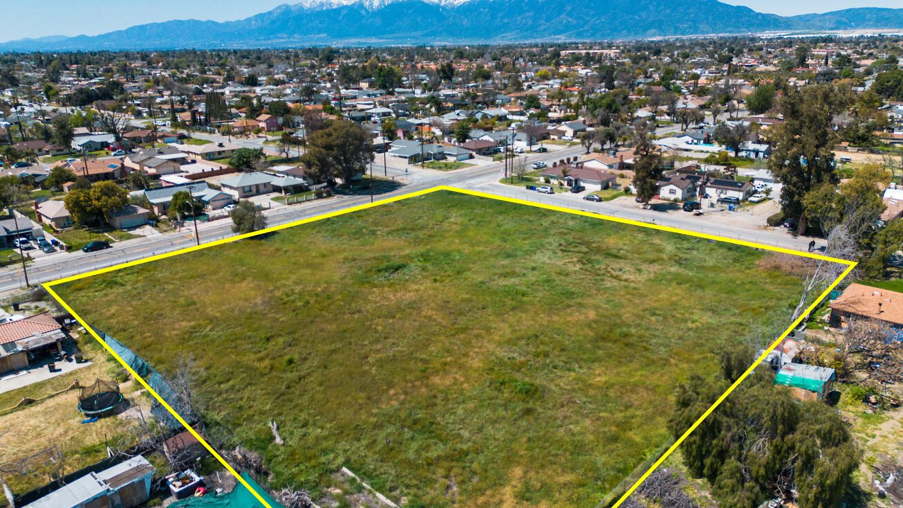 9529 Locust Ave, Fontana, CA 92335