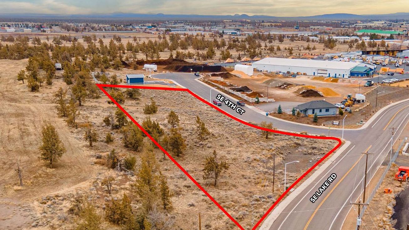 902, 912, 922 SE 4th Ct, Redmond, OR 97756