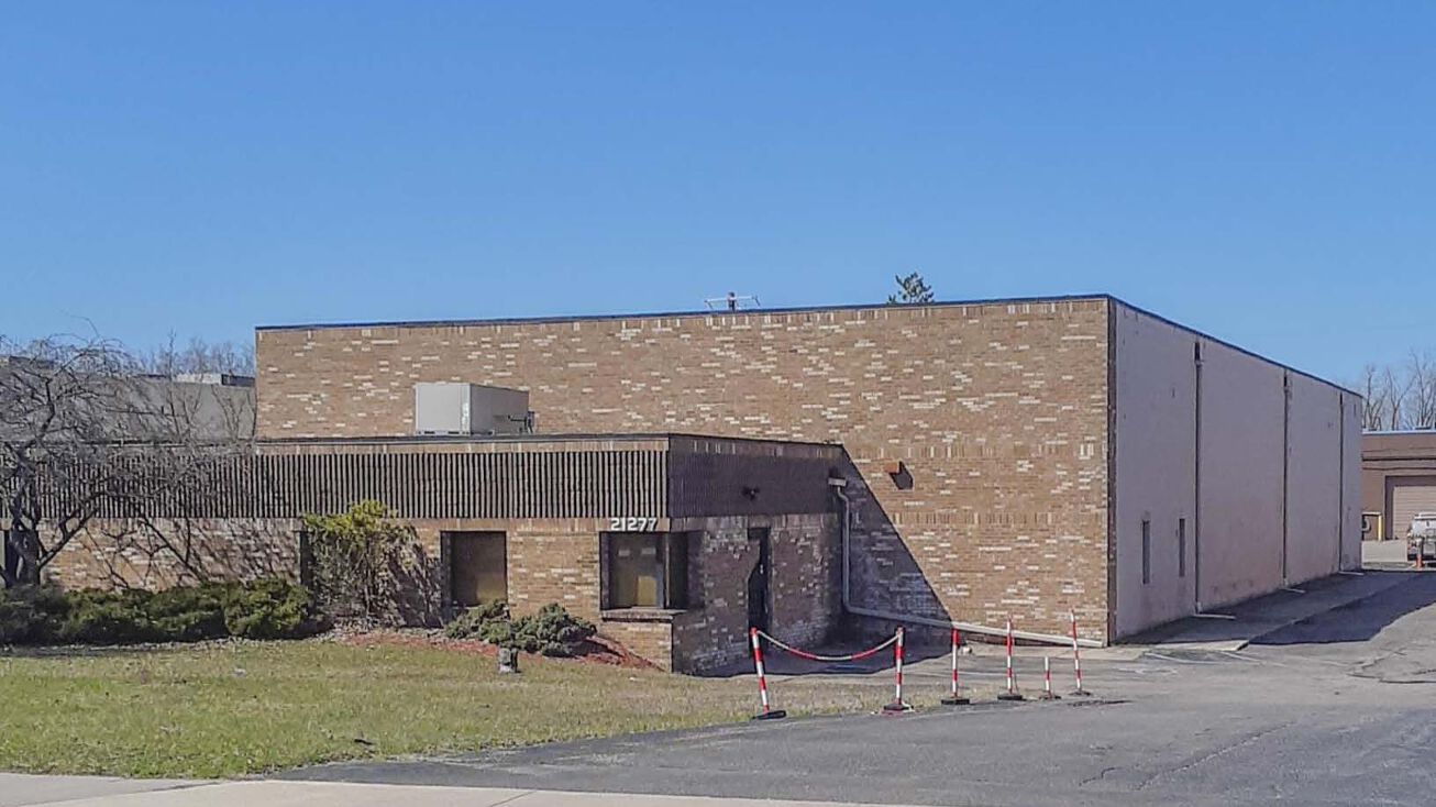 21277 Bridge St, Southfield, MI 48033