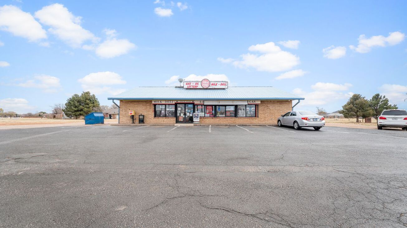 701 S Alamo Rd, Levelland, TX 79336