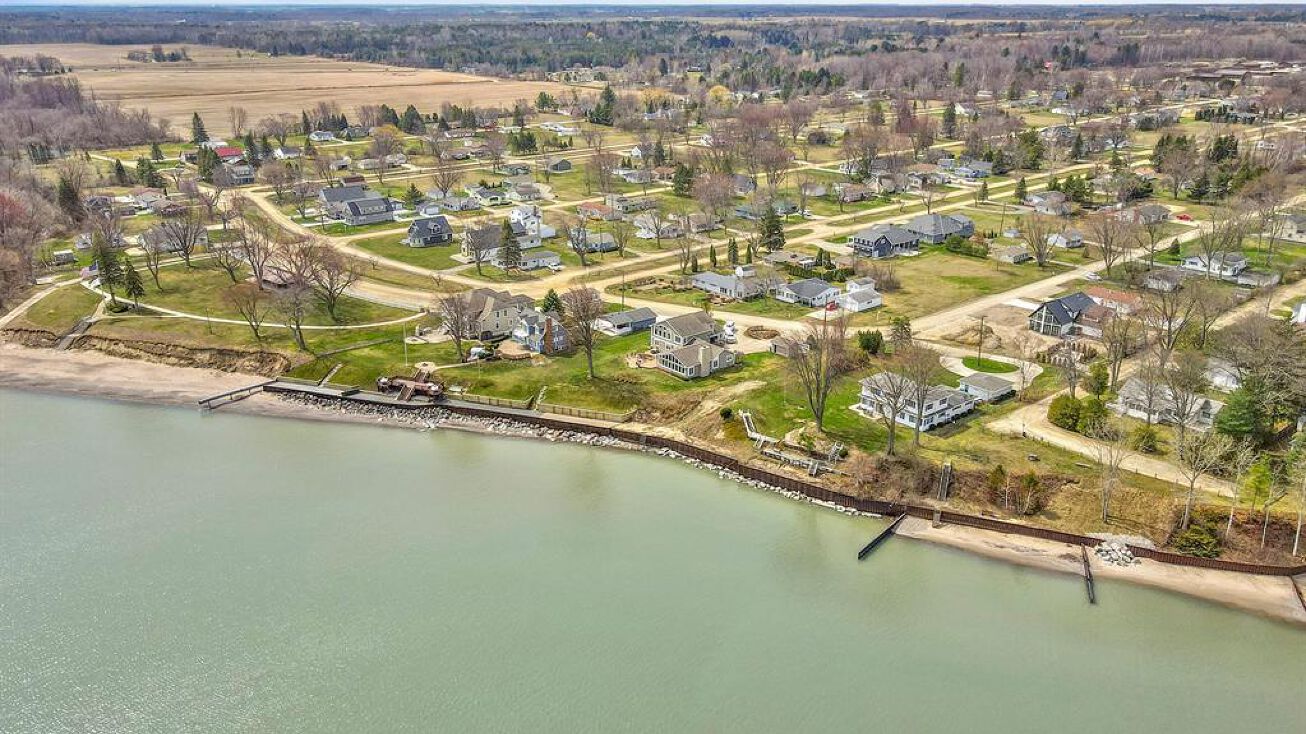 7611 Holiday Rd, Lexington, MI 48450