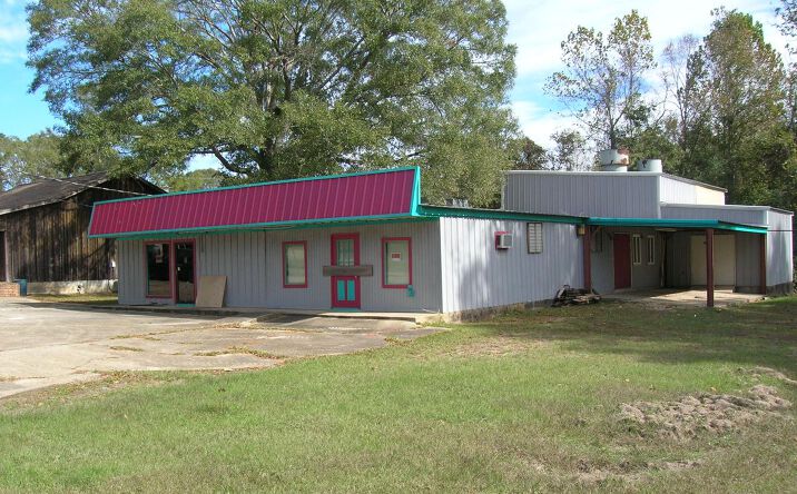 Pictures of Retail property located at 10109 Oak Dr, Clinton, LA 70722 for sales - image #1
