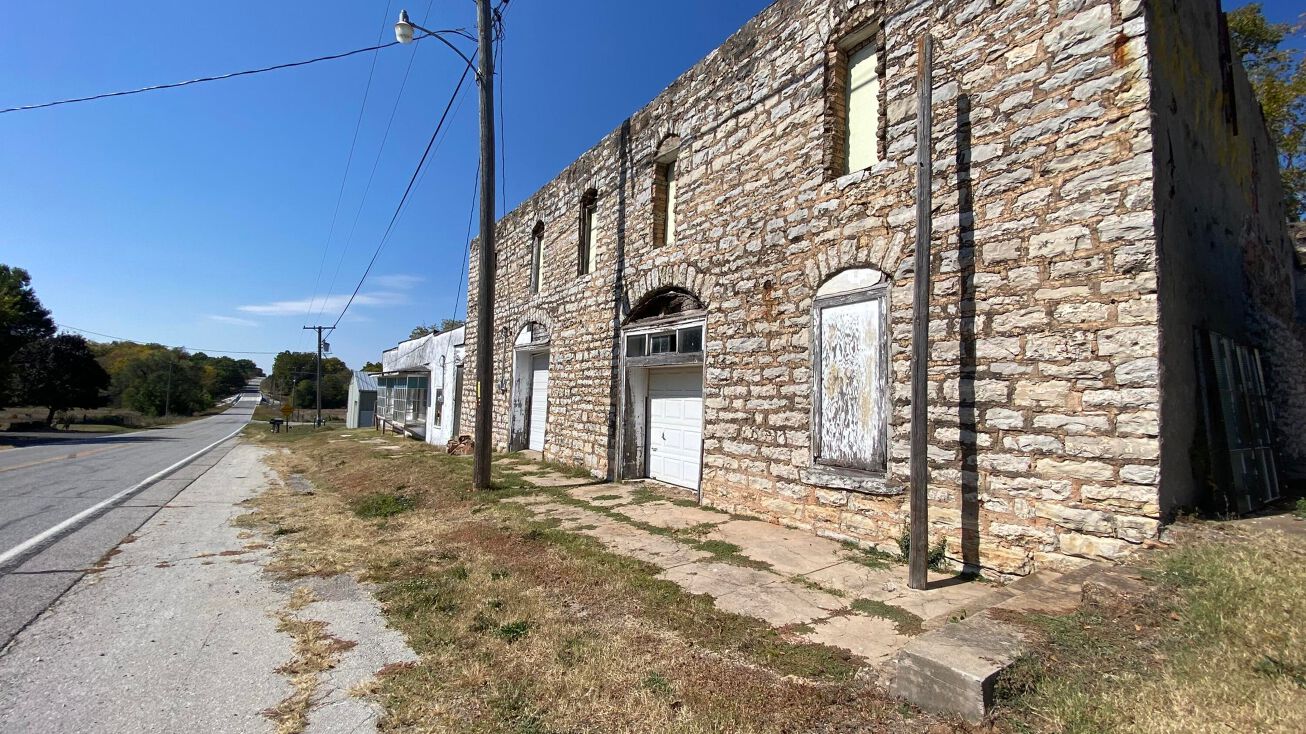 320 Main St, Halltown, MO 65664