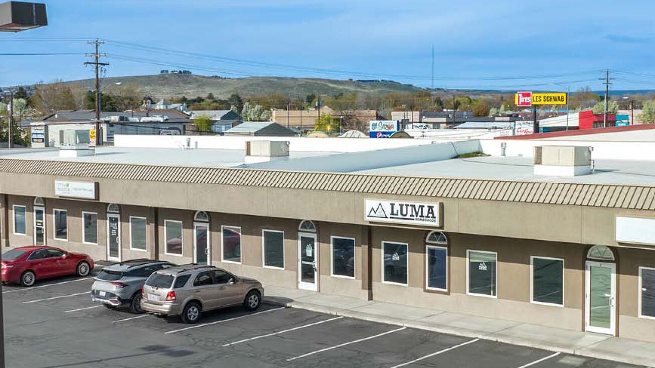 4018 W Clearwater Ave, Kennewick, WA 99336