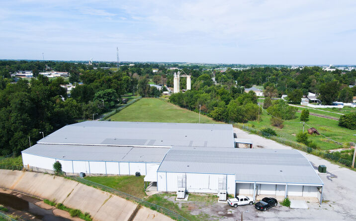 Pictures of Office, Industrial property located at 505 N 6th St, Chickasha, OK 73018 for sales - image #1