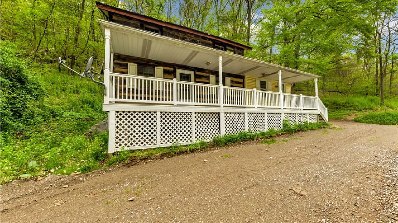 221 Arndt Rd, Pittsburgh, PA 15237