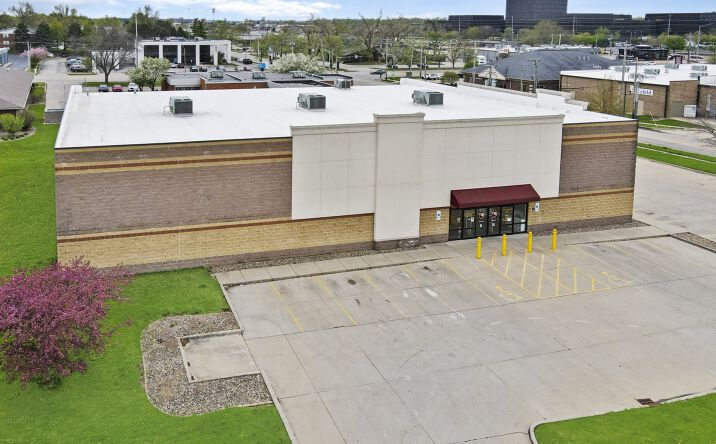 Pictures of Retail property located at 2401 Maloney Dr, Bloomington, IL 61704 for sales - image #1