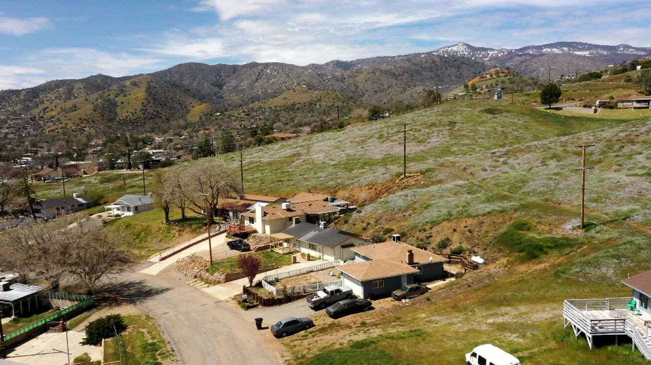 337 Panorama Dr, Wofford Heights, CA 93285