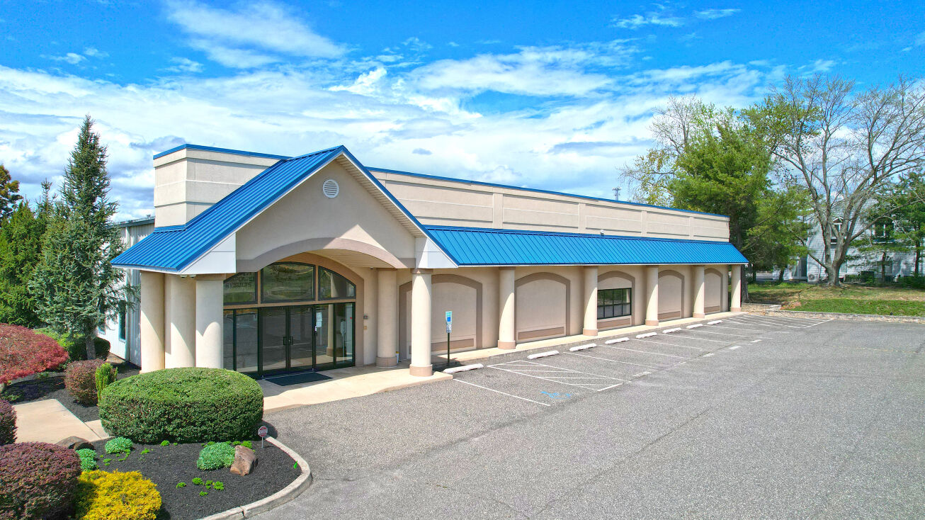 897 12th St, Hammonton, NJ 08037