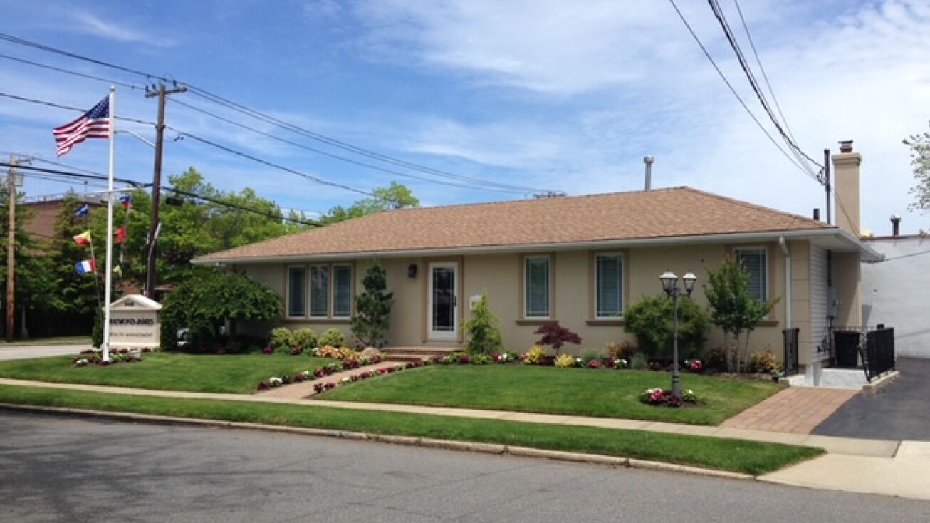 5418 Merrick Rd, Massapequa, NY 11758