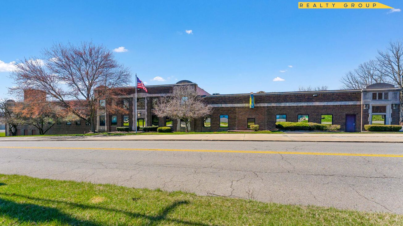 1900 Hubbard Rd, Youngstown, OH 44505