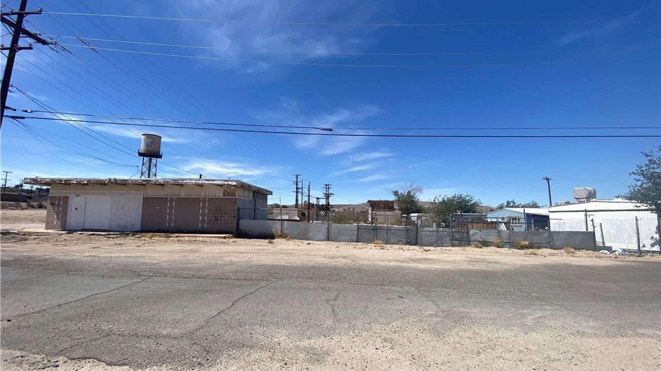 1601 Center Ln, Barstow, CA 92311