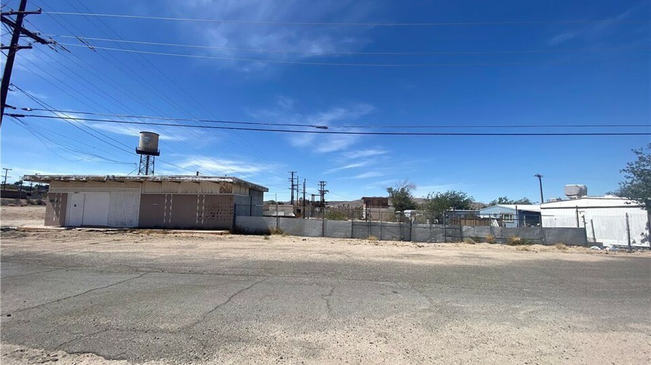 1601 Center Ln, Barstow, CA 92311
