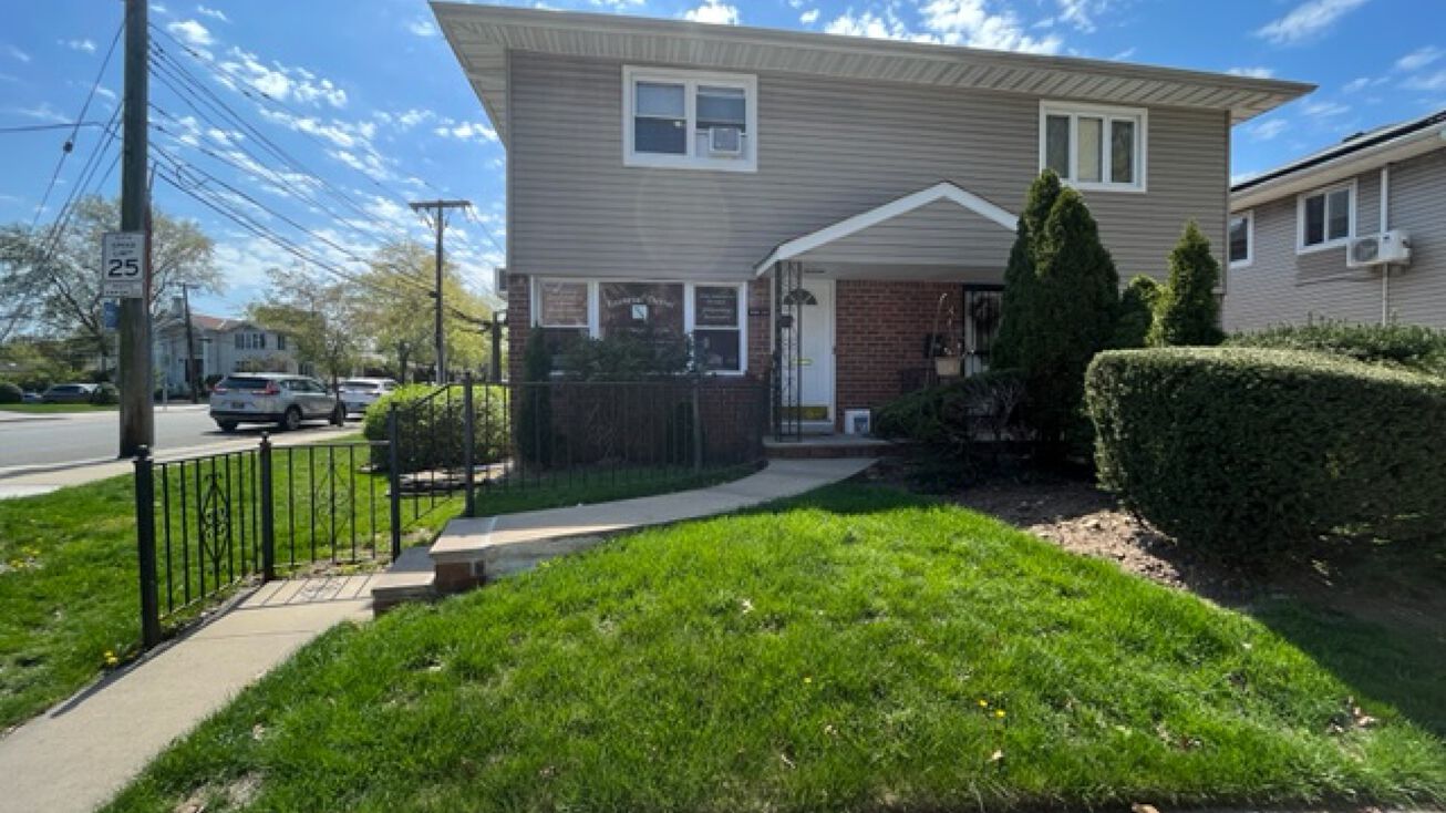 25620 Horace Harding Expy, Queens, NY 11362