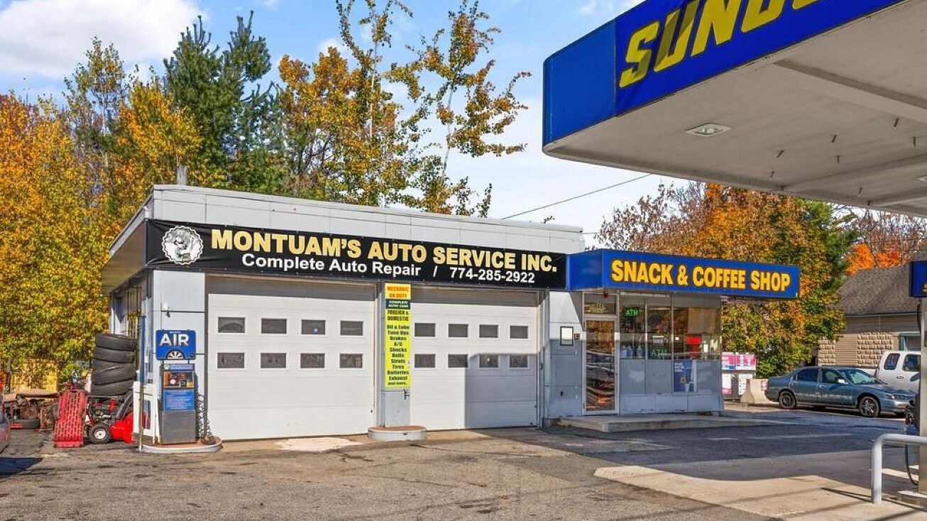 48 W Main St, Northborough, MA 01532