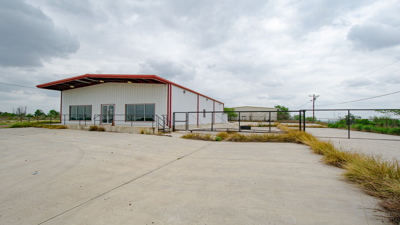 102 Michigan St, Zapata, TX 78076