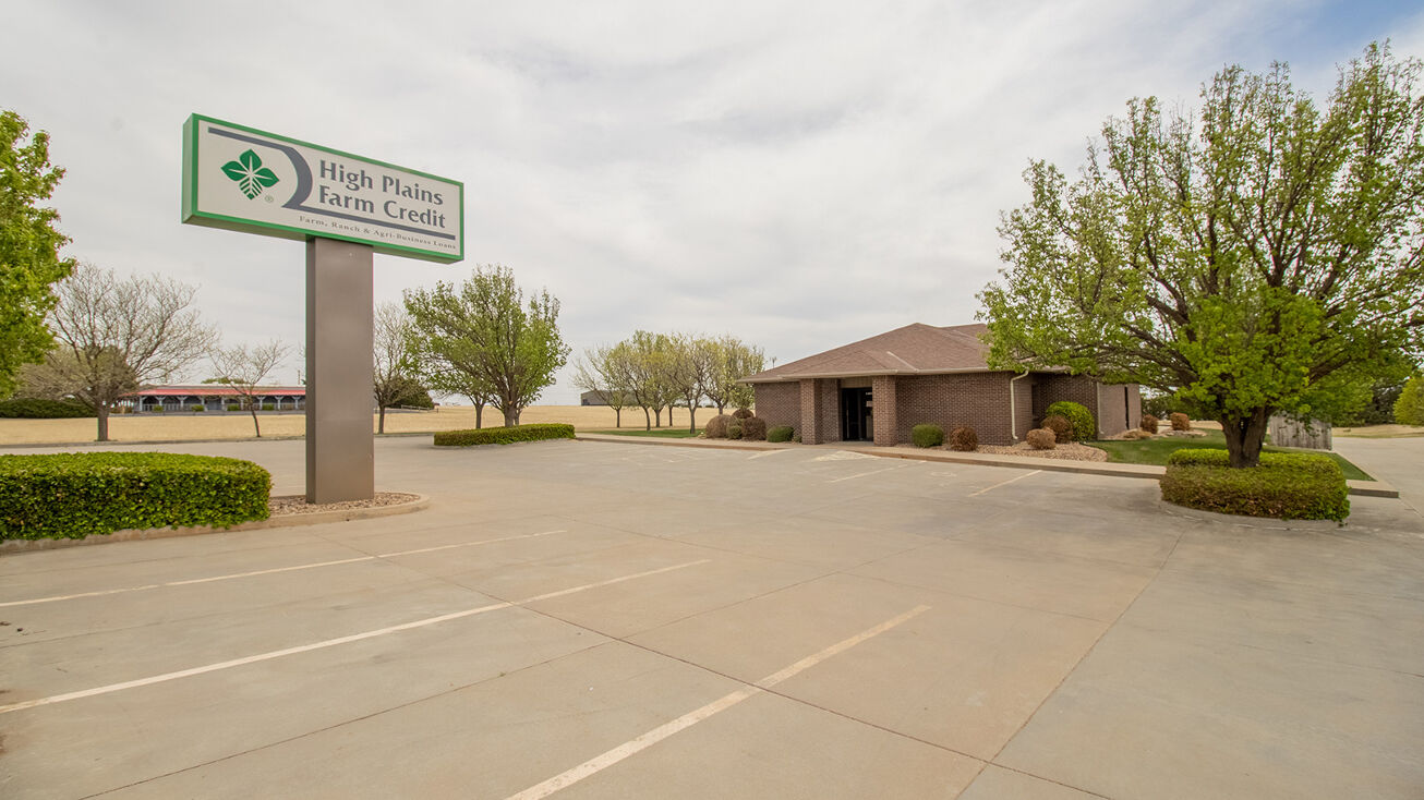 1405 E Comanche St, Dodge City, KS 67801 Office Property for Sale