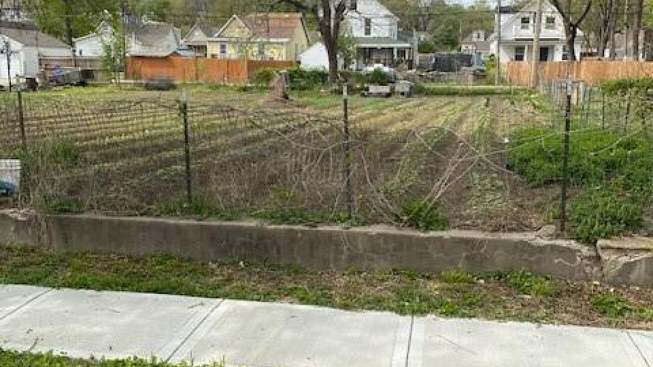 1512 LAKE Avenue, Kansas City, KS 66103