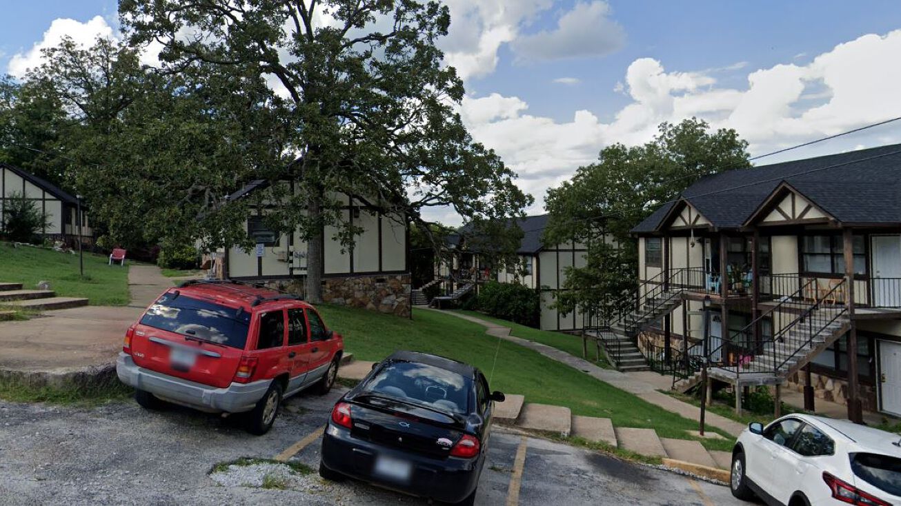 116 2nd St, Hollister, MO 65672