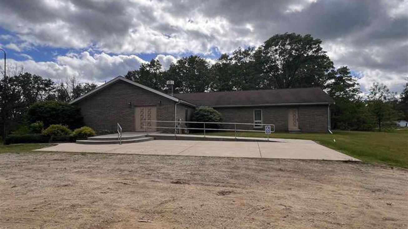 2246 E Cranberry Lake Rd, Harrison, MI 48625