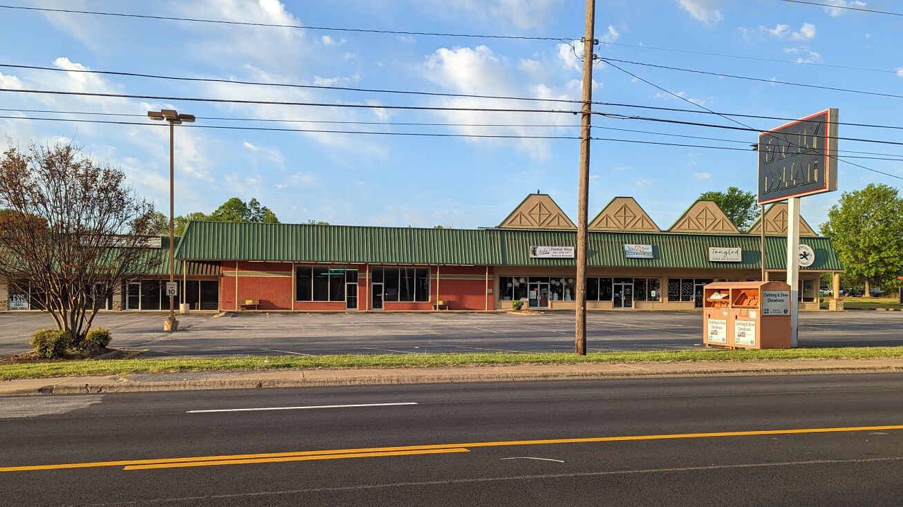 2223 W Beebe Capps Expy, Searcy, AR 72143