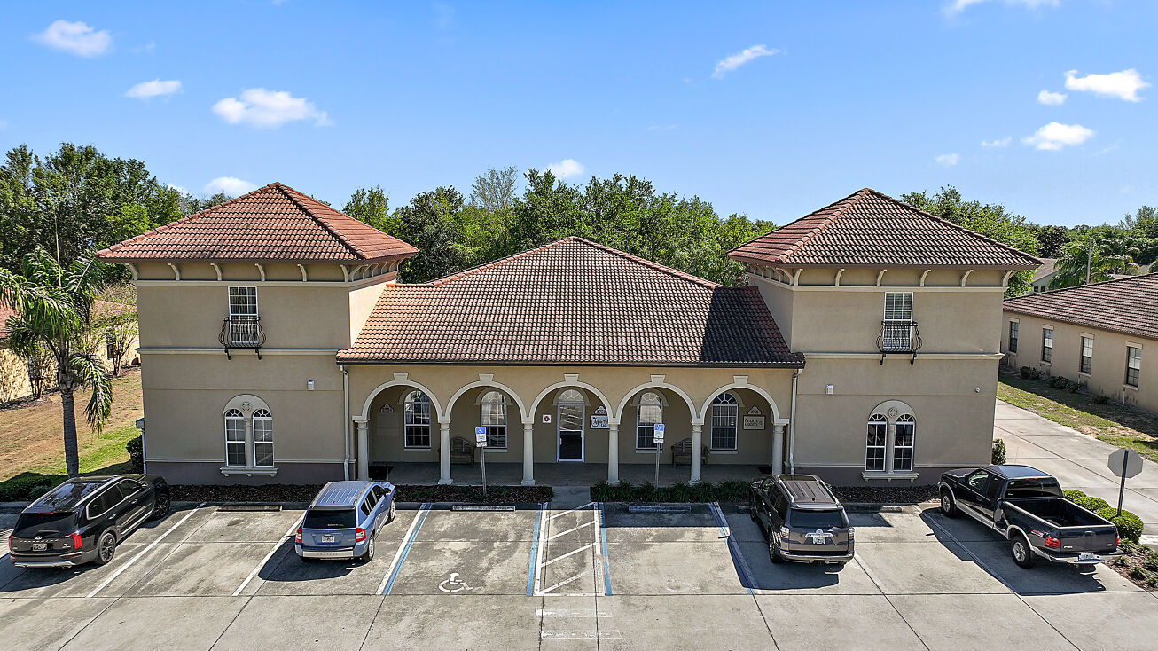 2752 Dora Ave, Tavares, FL 32778 Office Property for Sale 1 Bldg, 3