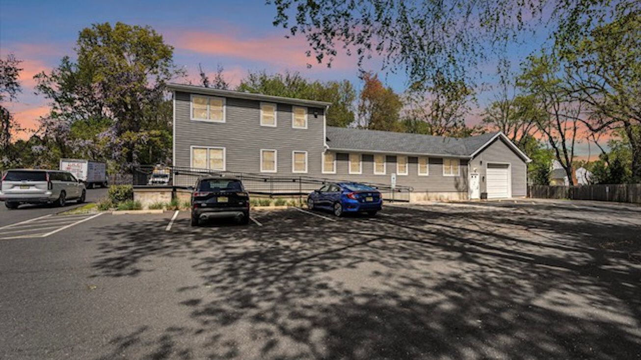 6 Inverness Dr, Old Bridge, NJ 08857