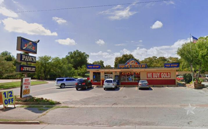 Pictures of Retail property located at 715 SW 11th St, Lawton, OK 73501 for sales - image #1