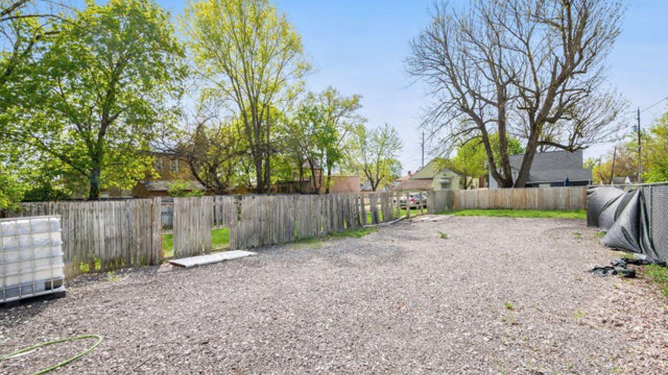 1062 E Deshler Ave, Columbus, OH 43206