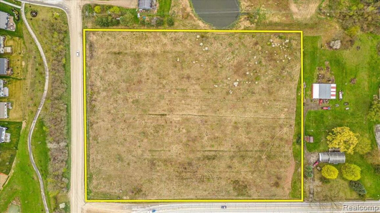 Spicer Rd, Brighton, MI 48116